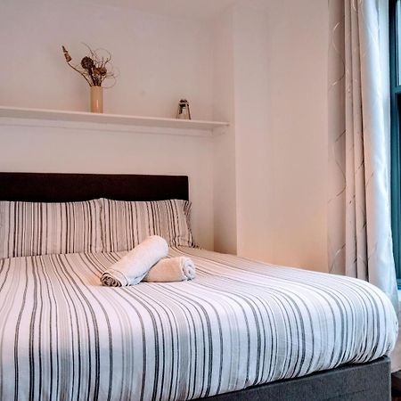 Contractor And Family Friendly Grade II Townhouse- 3 Bedrooms- Free Parking نورويش المظهر الخارجي الصورة