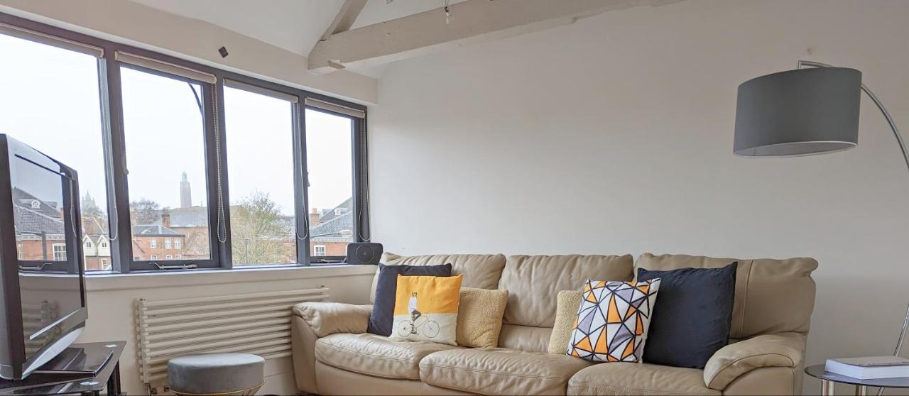 Contractor And Family Friendly Grade II Townhouse- 3 Bedrooms- Free Parking نورويش المظهر الخارجي الصورة