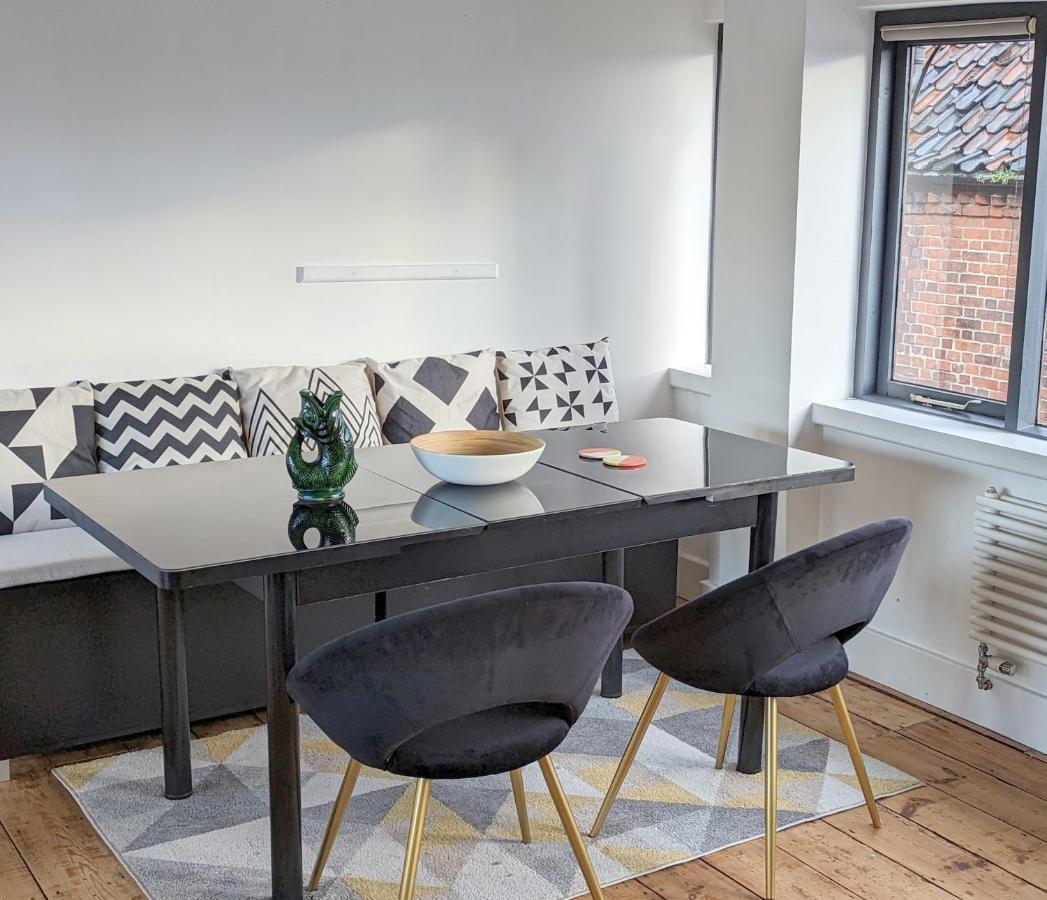 Contractor And Family Friendly Grade II Townhouse- 3 Bedrooms- Free Parking نورويش المظهر الخارجي الصورة