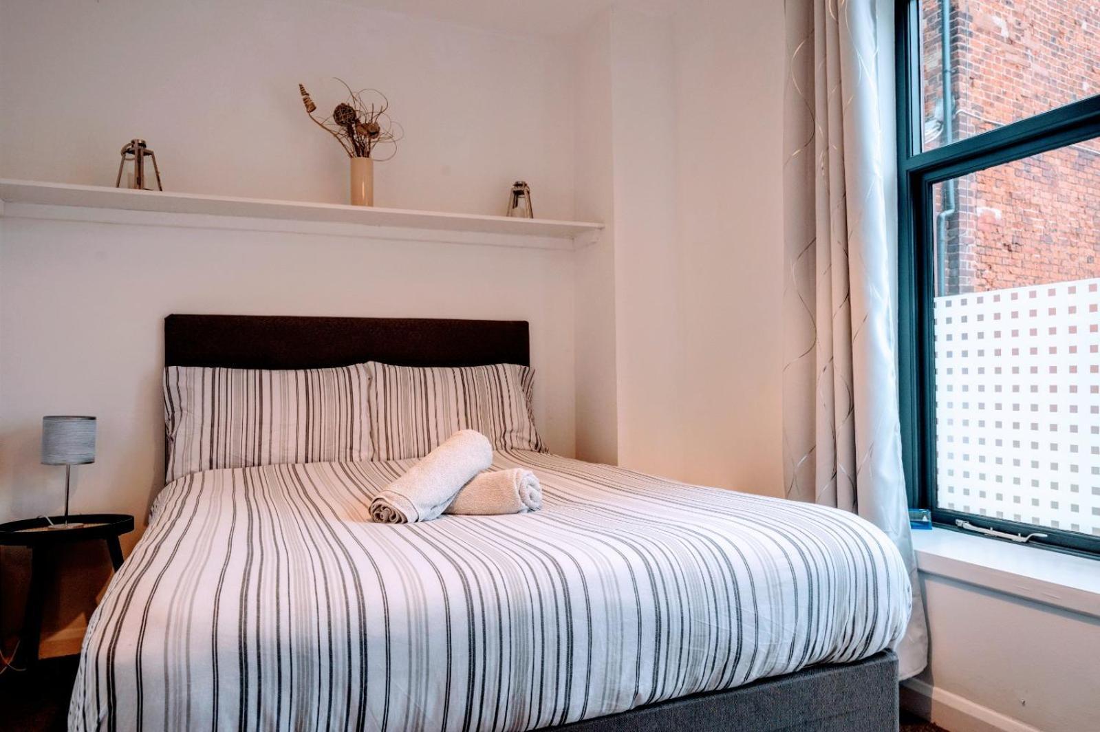 Contractor And Family Friendly Grade II Townhouse- 3 Bedrooms- Free Parking نورويش المظهر الخارجي الصورة