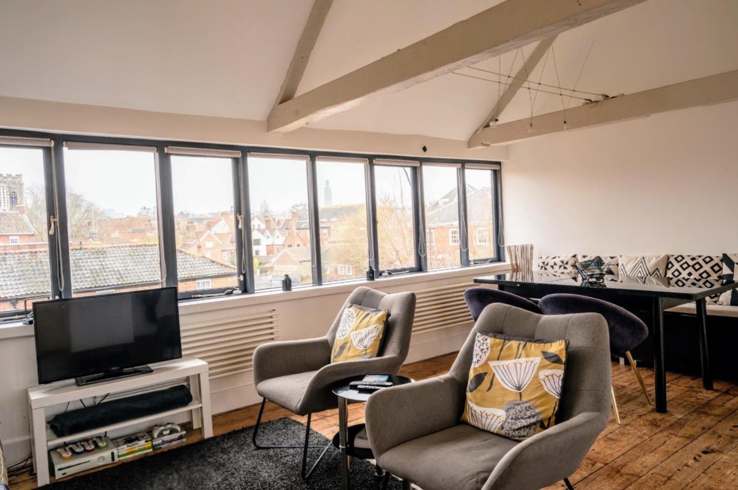 Contractor And Family Friendly Grade II Townhouse- 3 Bedrooms- Free Parking نورويش المظهر الخارجي الصورة